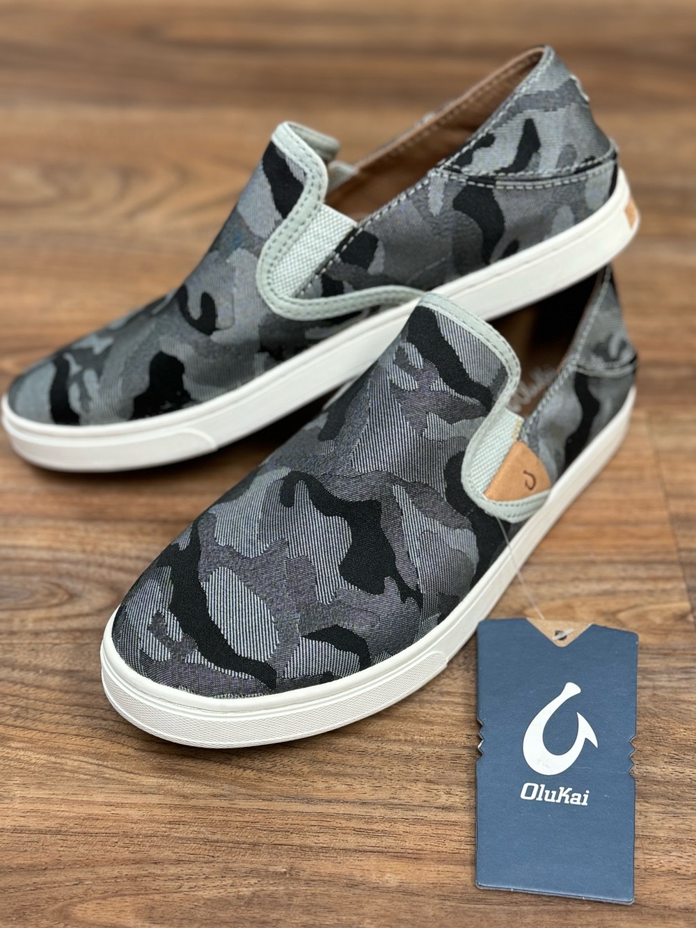 OluKai Pehuea Pa’i Women’s 7 Sage Ke Au Camo Slip On Sneakers NWT